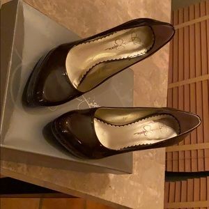 Brown patent leather heels w tortoise heel